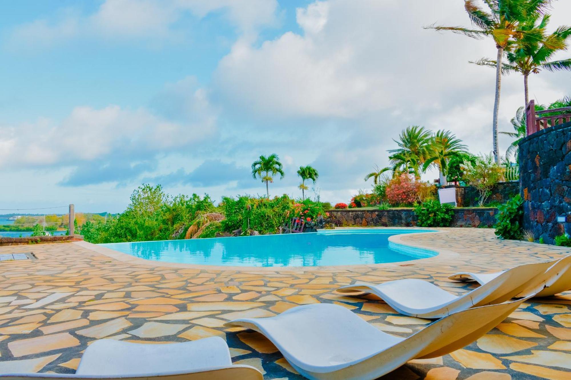 Boutique Villa On The Rocks With Stunning Sea Views, Infinity Pool & Private Sea Trou d'Eau Douce Exteriör bild